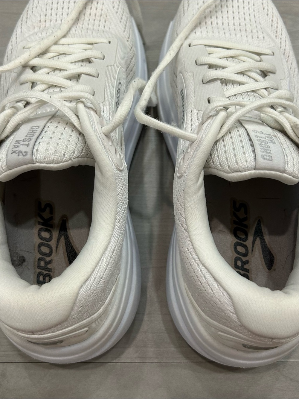 Brooks Ghost Max 2 Womens Athletic Running Shoes Sneakers Sz 10 Wide White - Picture 8 of 9